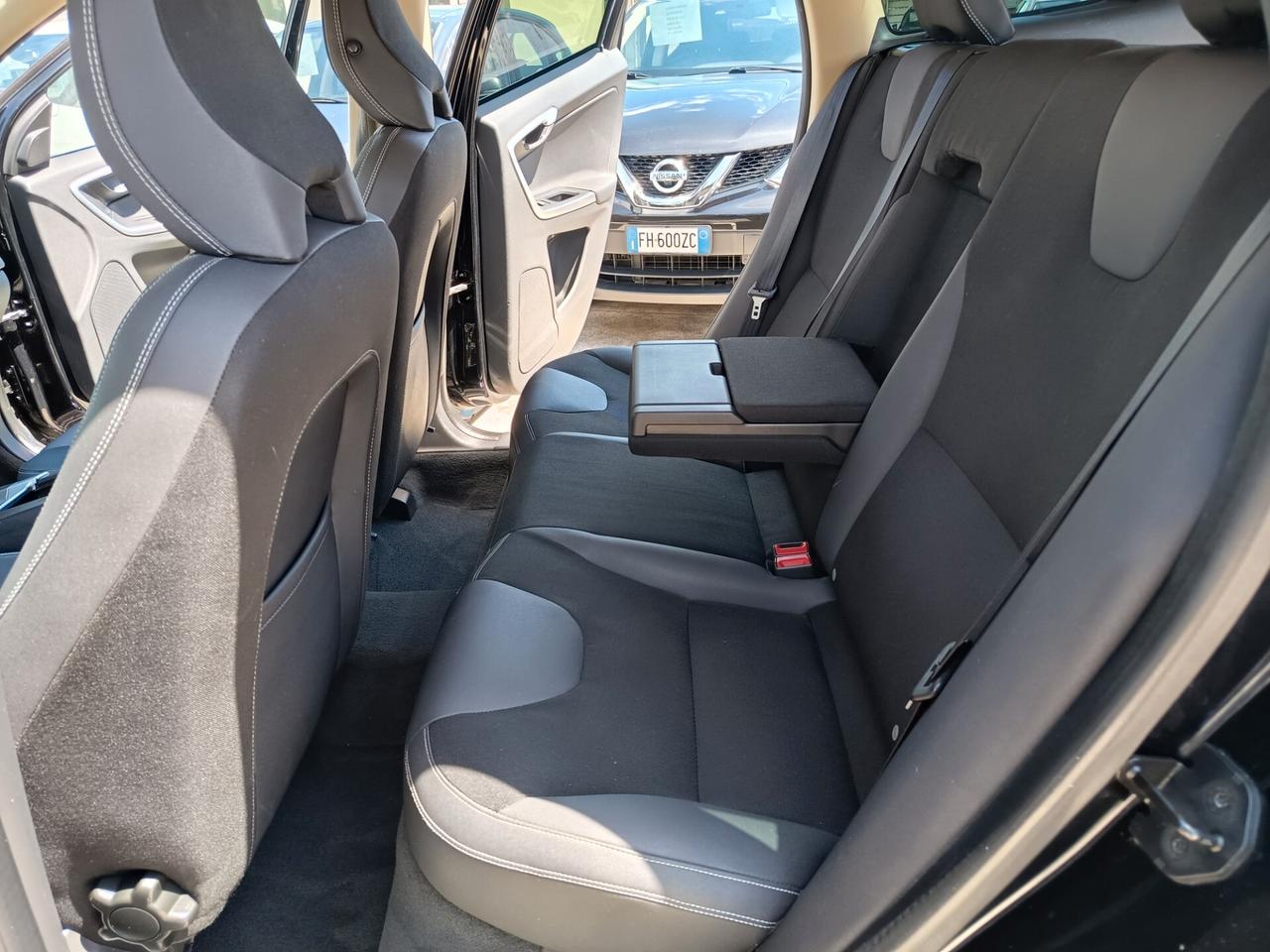 Volvo XC 60 XC60 D5 AWD Geartronic Kinetic