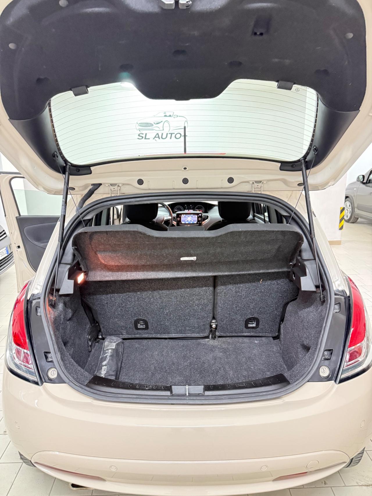 Lancia Ypsilon 1.0 FireFly 5 porte S&S Hybrid Ecochic Gold
