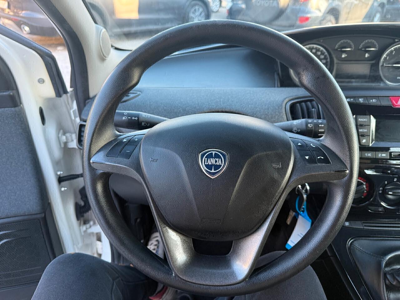 Lancia Ypsilon 1.0 FireFly 5 porte S&S Hybrid Ecochic Silver