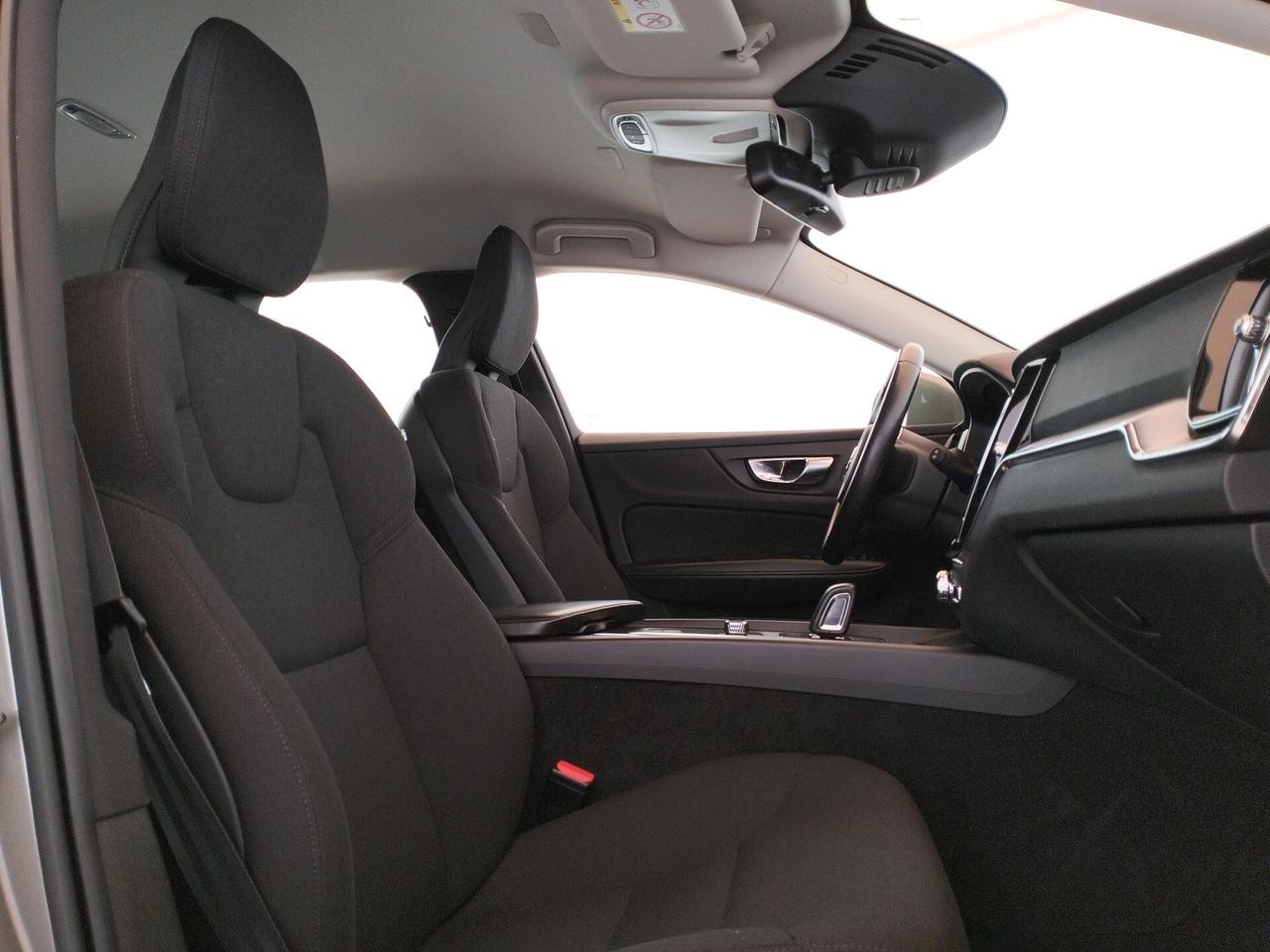 VOLVO V60 2.0 b4 Momentum Business auto - IVA ESPOSTA