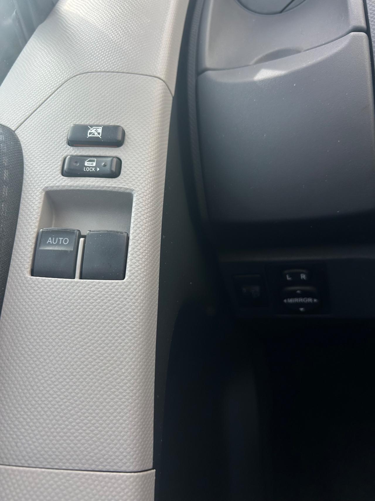 Toyota Yaris 1.0 3 porte Sol