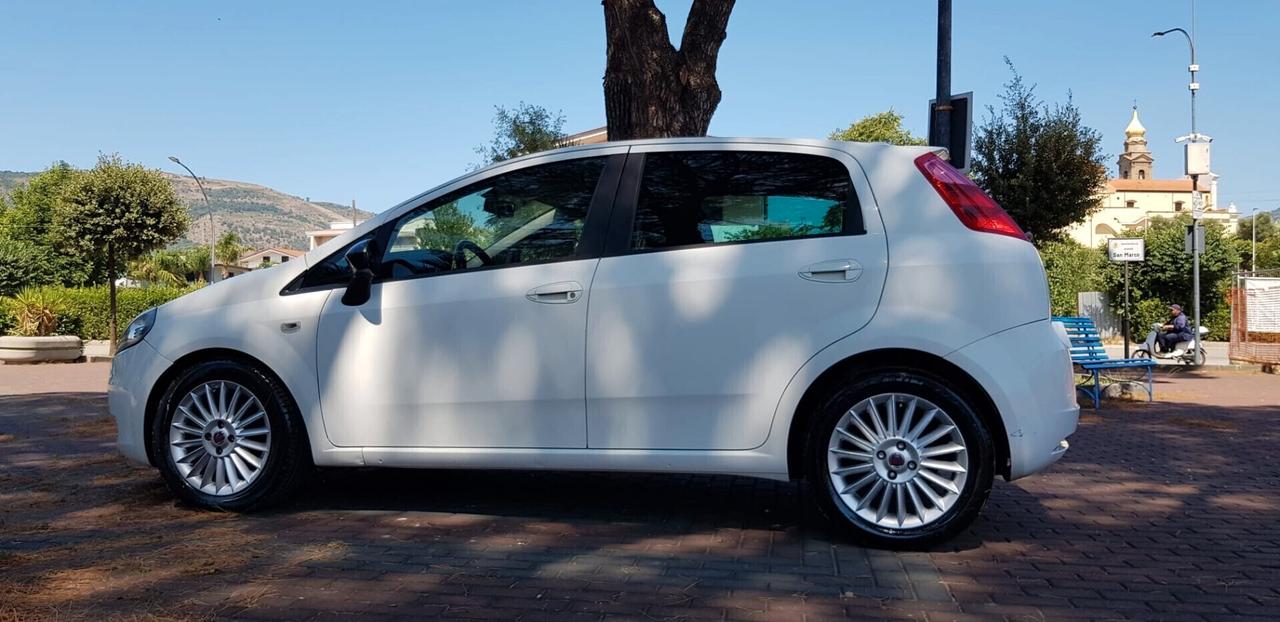 Fiat Grande Punto 1.3 MJT 90 CV 5 porte cruise control,cerchi in lega da 16, mp3,usb,comandi al volante