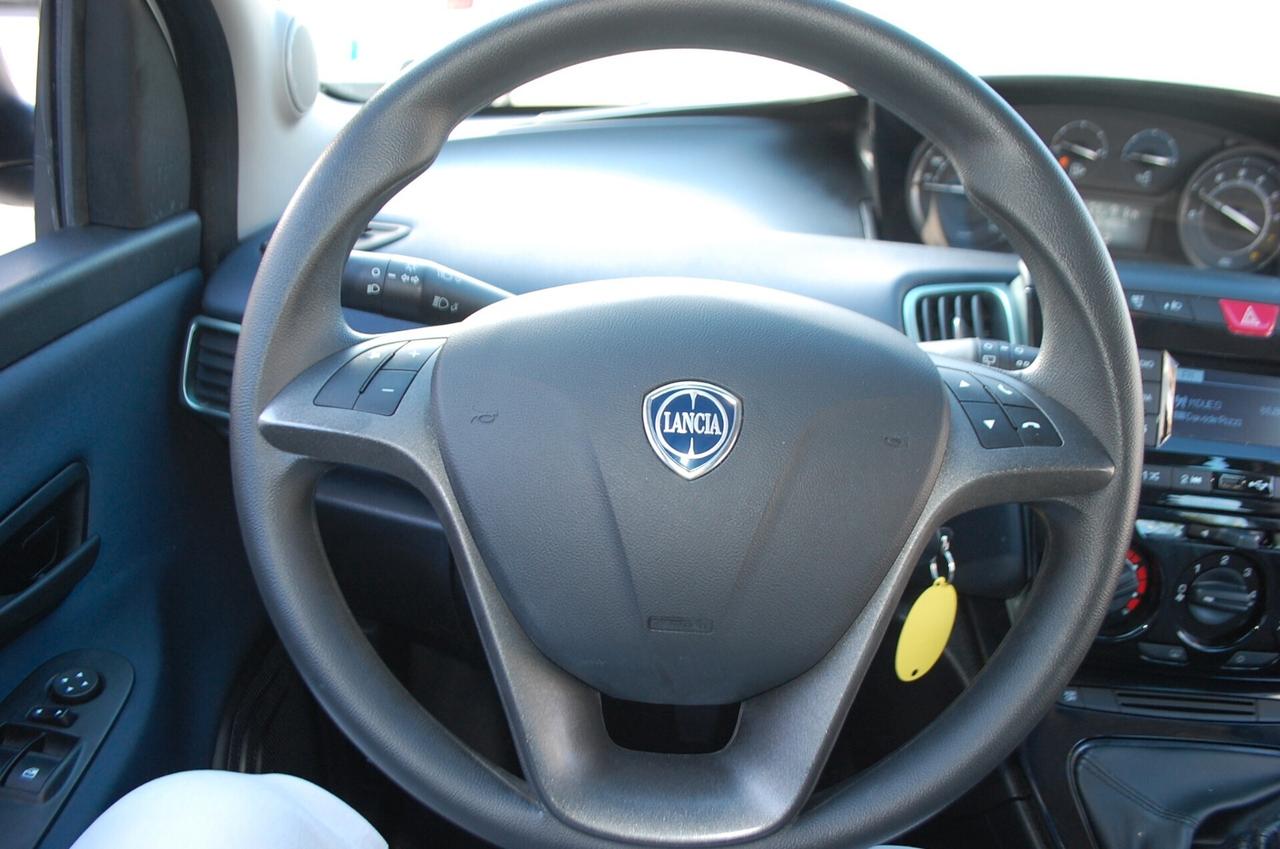 Lancia Ypsilon 1.0 firefly 70CV hybrid Oro S&S Uff Italy USB