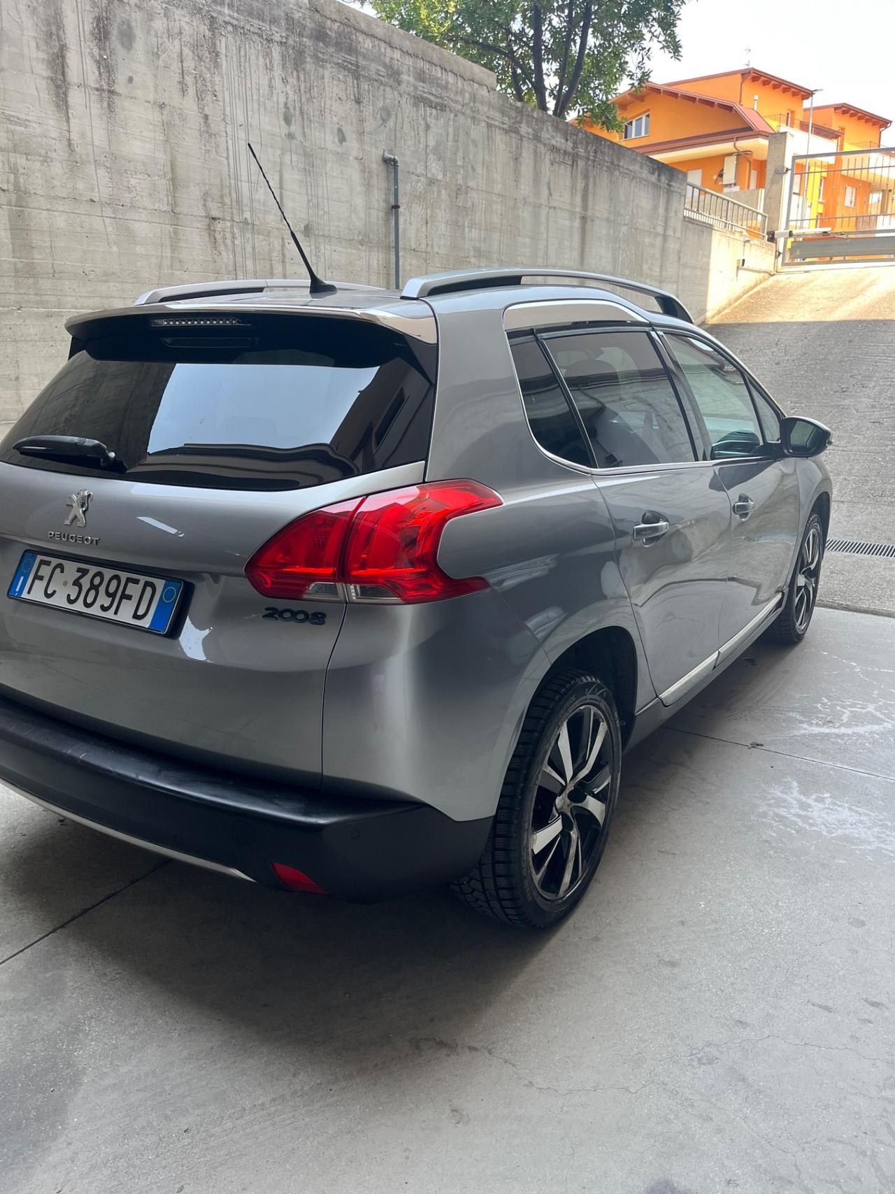 Peugeot 2008 BlueHDi 100 Allure