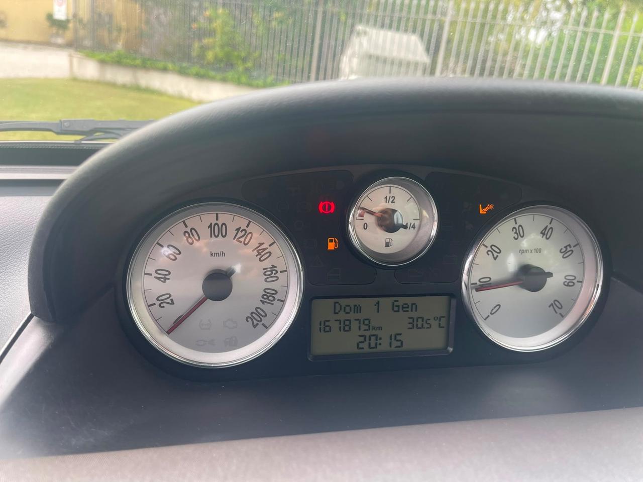 Lancia Ypsilon 1.3 MJT 75 CV Versus