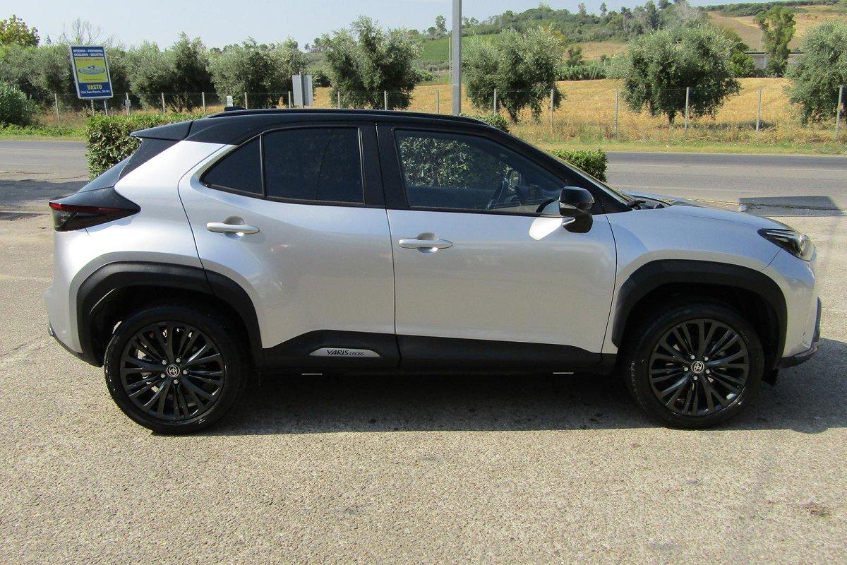 TOYOTA Yaris Cross 1.5 Hybrid 5p. E-CVT AWD-i Adventure
