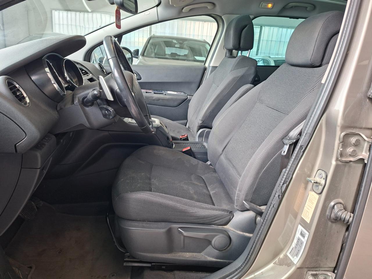 Peugeot 5008 1.6 e-HDi 112CV Stop&Start cambio robotizzato Allure