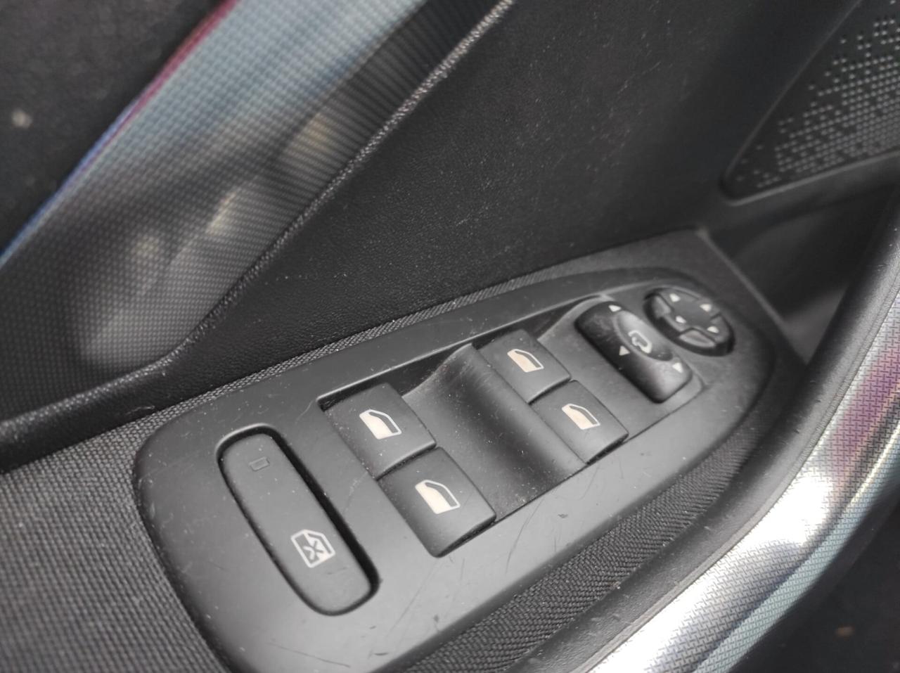 Peugeot 2008 1.6 VTi 120CV Allure