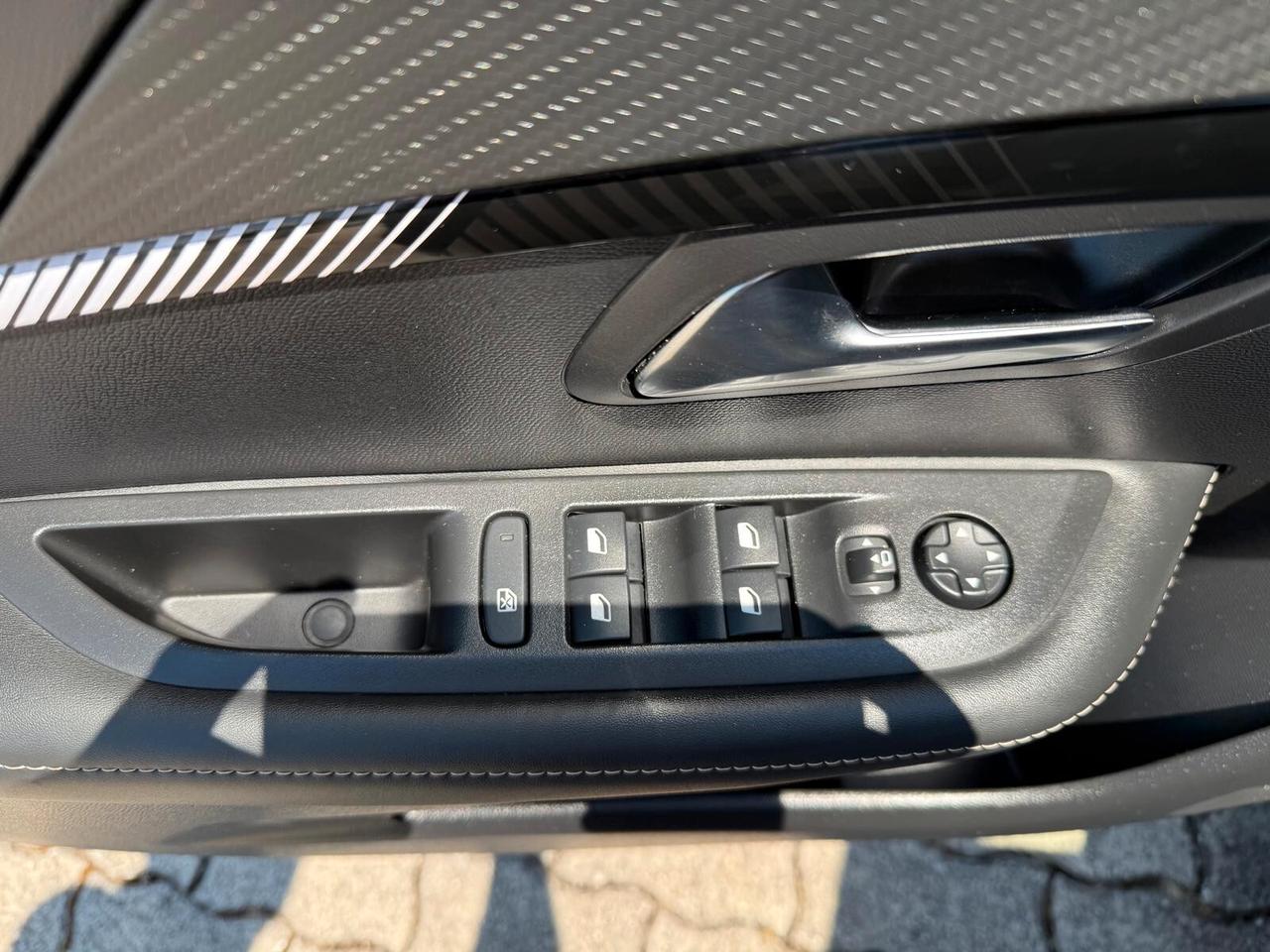 Peugeot 208 PureTech 100 Stop&Start 5 porte Allure