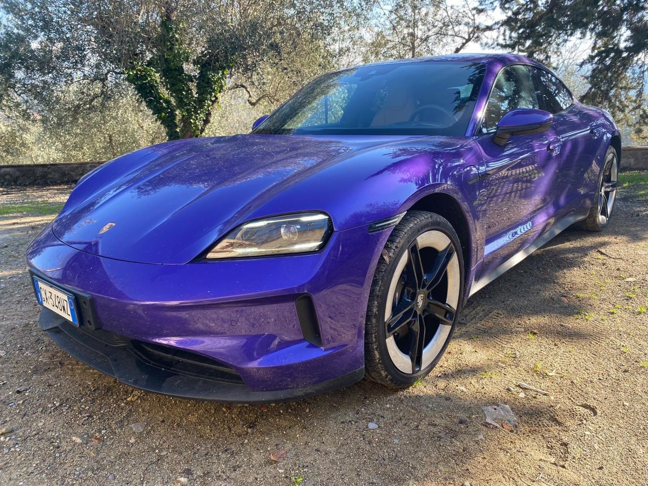 Porsche Taycan anno 2024 km 5400 ! Noleggio lungo termine