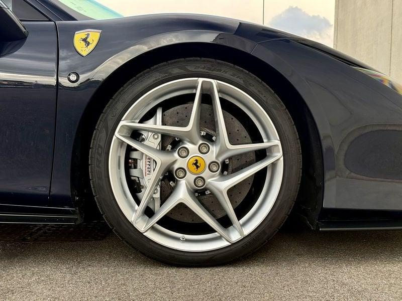 Ferrari F8 F8 Tributo - Blu Pozzi - sollevatore
