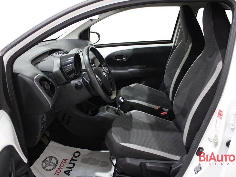Toyota Aygo Aygo 5p 1.0 x-play m-mt 72cv