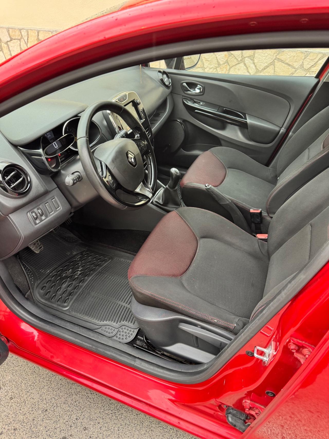 Renault Clio 1.2 75CV COSTUME NATIONAL