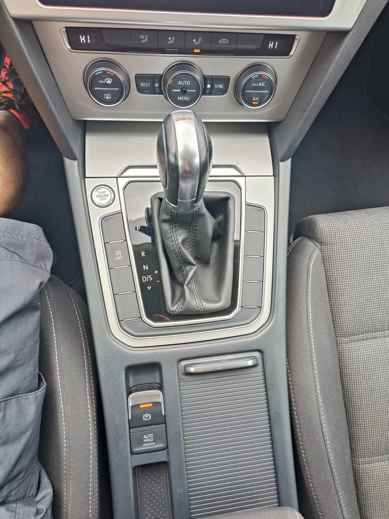 Volkswagen Passat Variant 1.6 TDI SCR DSG Business BMT