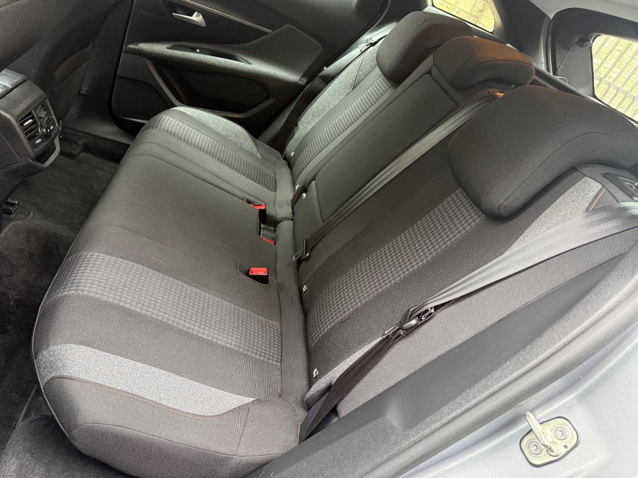 Peugeot 3008 BlueHDi 130 S&S Business