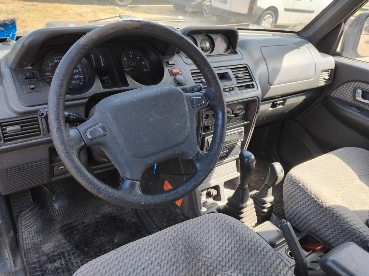 Mitsubishi Pajero 2.8 TDI MT GLS Execut. Autocarro