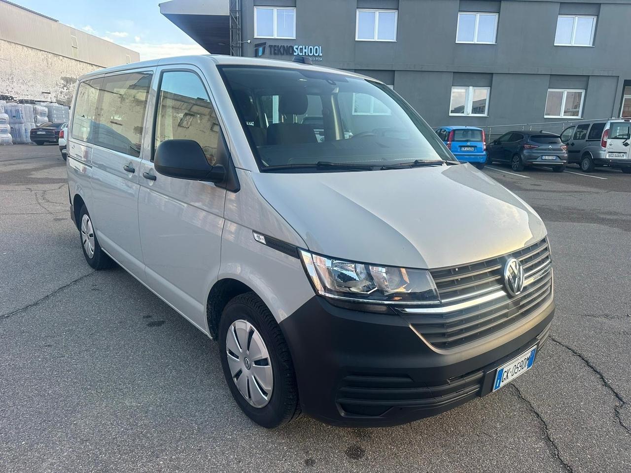 Volkswagen Transporter 9 posti aziendale