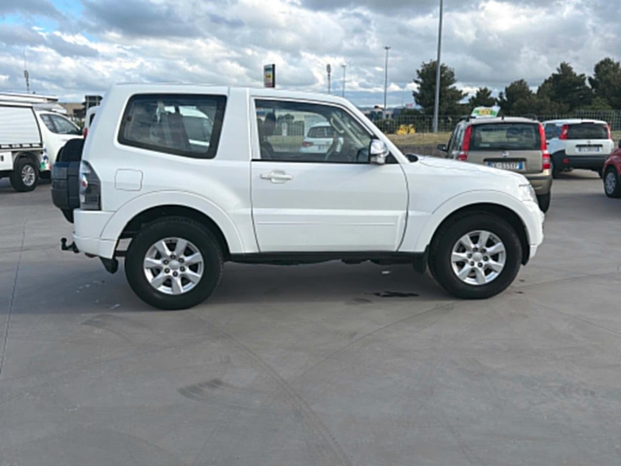 Mitsubishi Pajero 3.2 DI-D 16V aut. 3p. Intense DPF IVA ESPOSTA