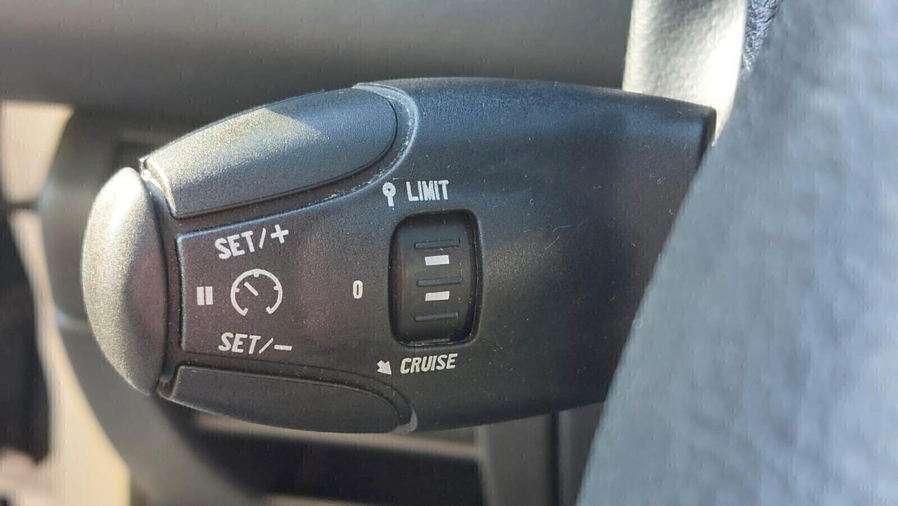 Peugeot 5008 1.6 Diesel 7 Posti Neopatentati