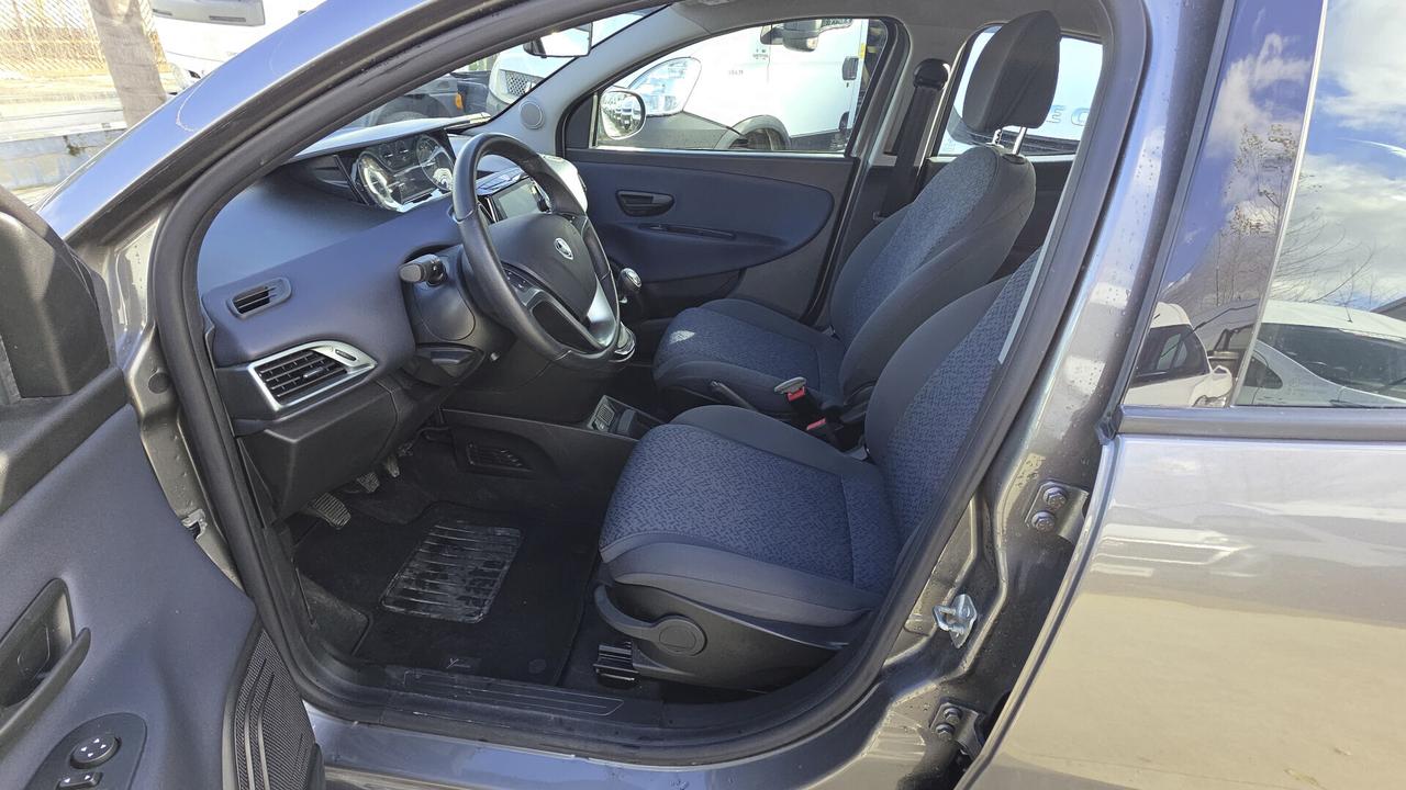 Lancia Ypsilon 1.0 FireFly 5 porte S&S Hybrid Gold Plus