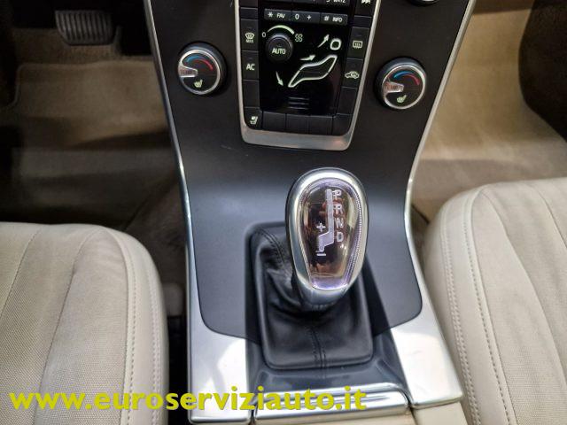 VOLVO V60 T3 Powershift Kinetic