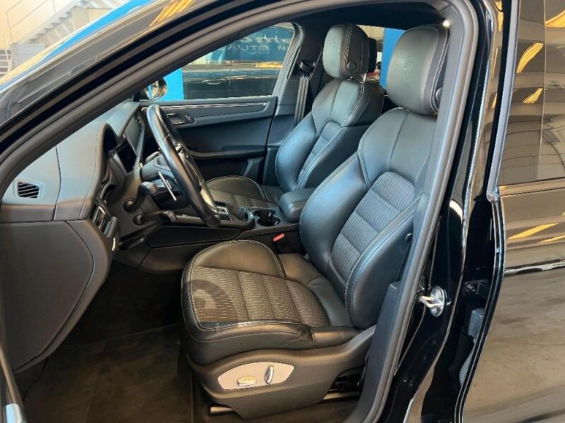 PORSCHE Macan 2.0 T