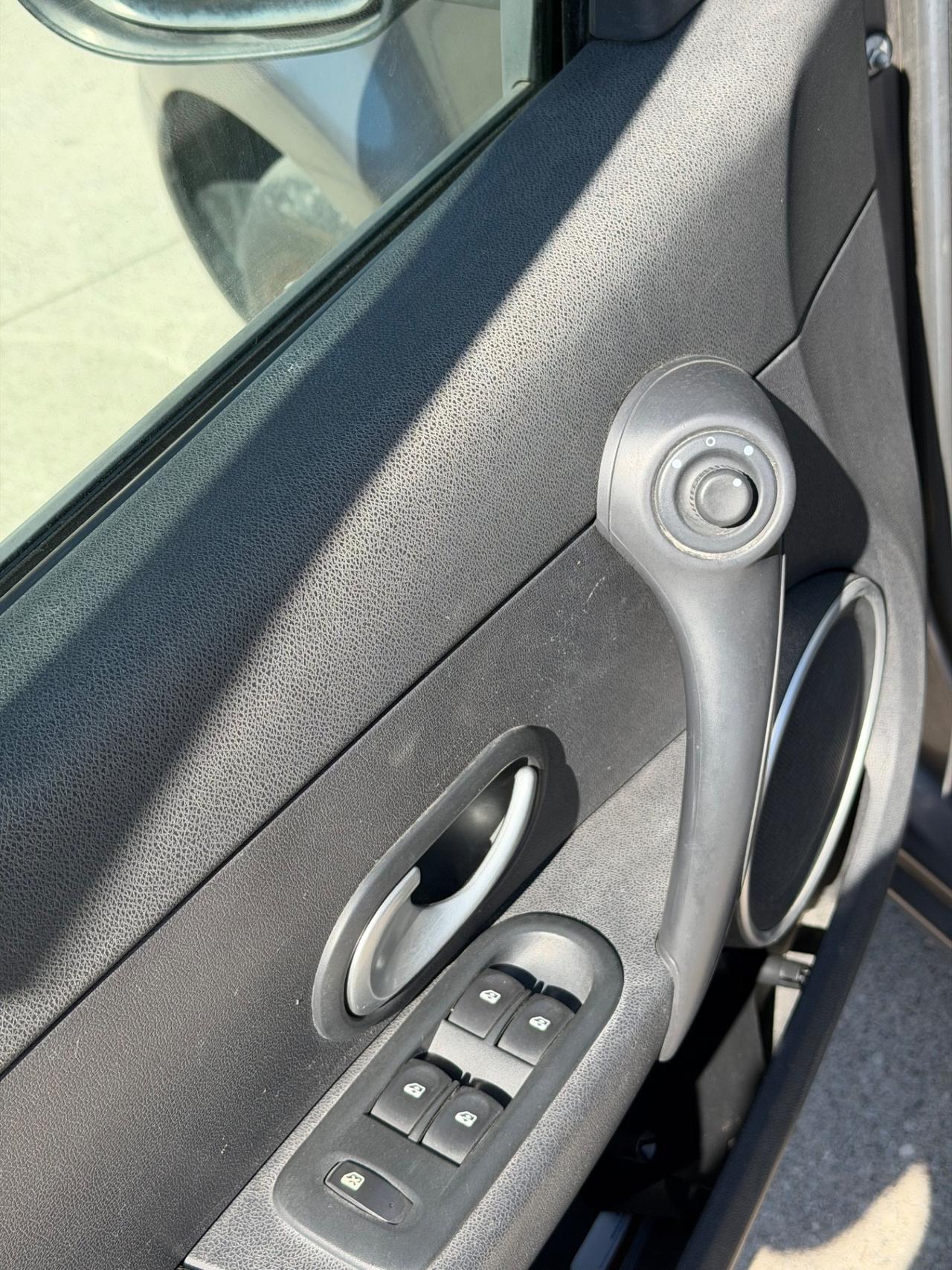 Renault Clio 1.2- SporTour-Tagliandata-Revisionata-Garanzia