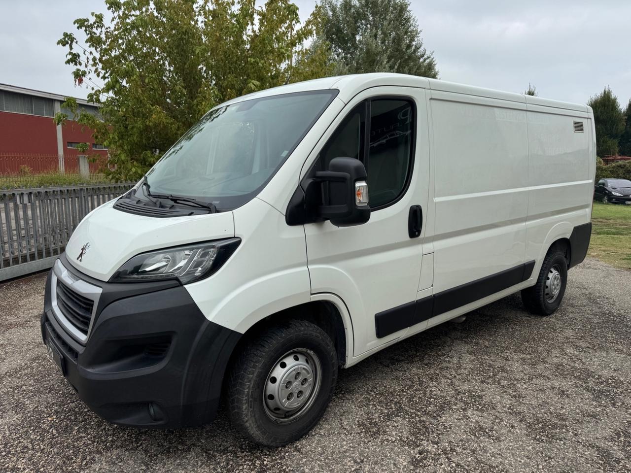 Peugeot Boxer 330 BlueHDi 140 S&S PC-TN Combi Comfort