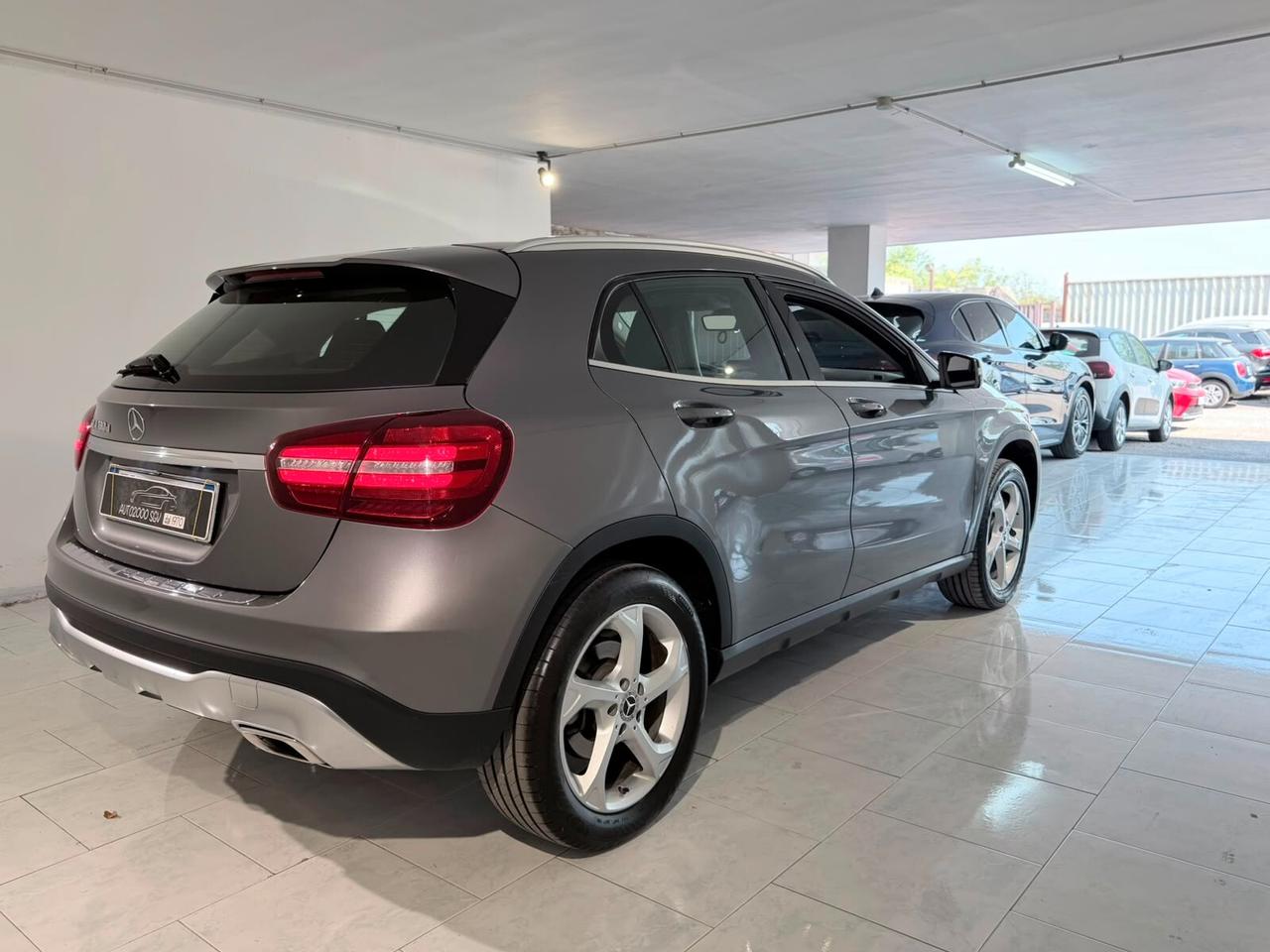 MERCEDES GLA 180D PREMIUM NEOPATENTATI