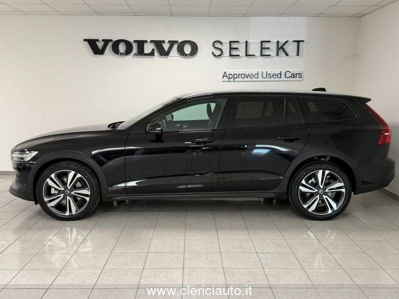 Volvo V60 Cross Country B4 (d) AWD automatico Plus