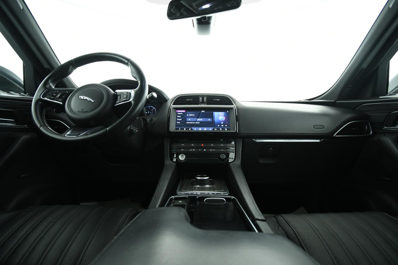JAGUAR F-Pace 2.0d i4 Portfolio 180cv auto TETTO PANO+CAMERA+APP CONNECT