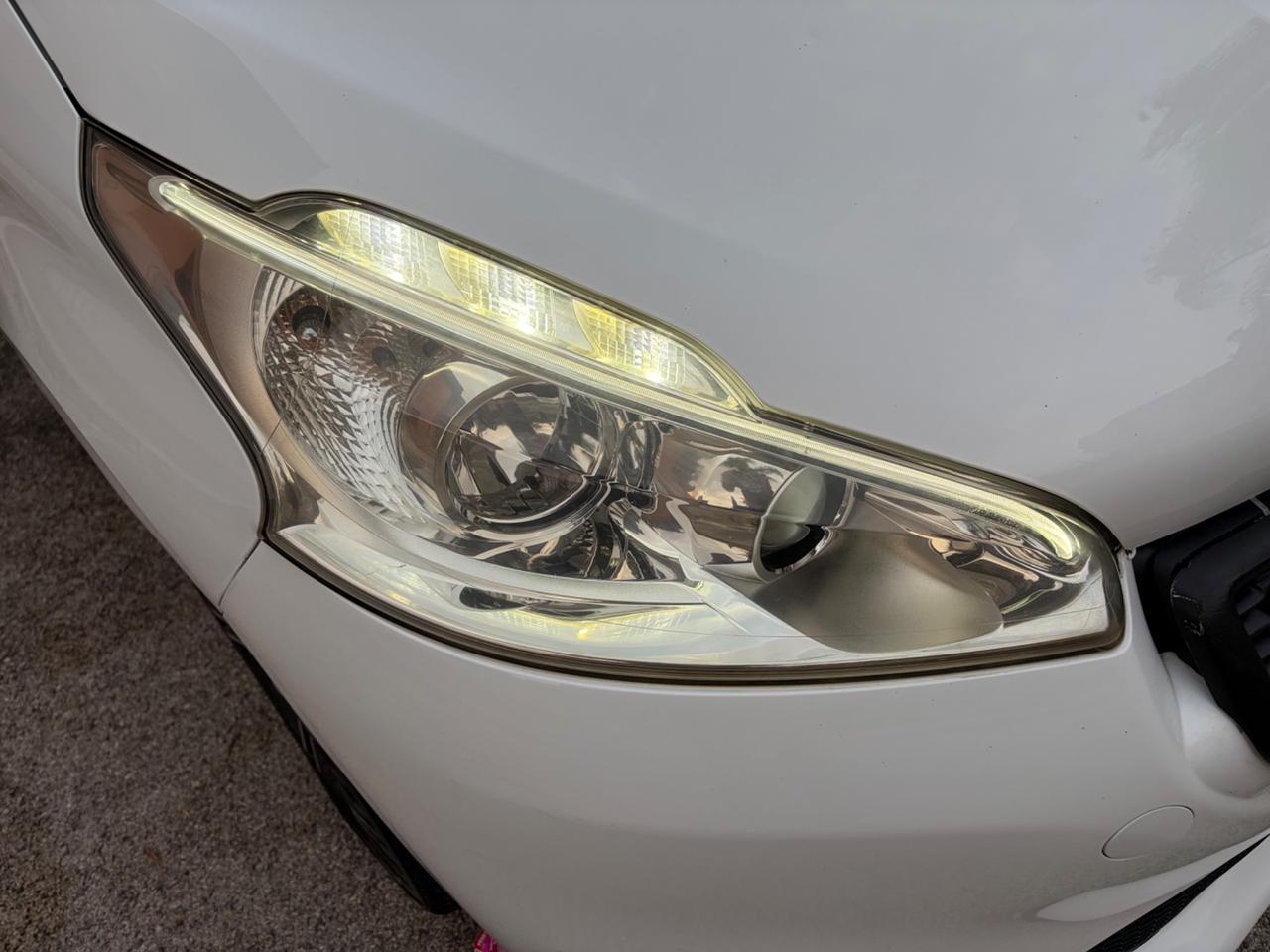 Peugeot 208 1.4 HDi 68 CV strafull