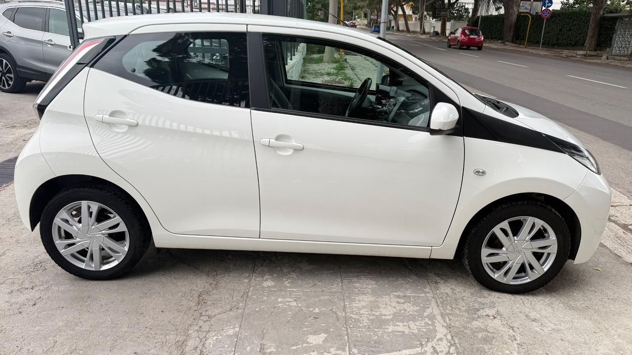 Toyota Aygo 1.0 VVT-i 69 CV 5 porte x-play