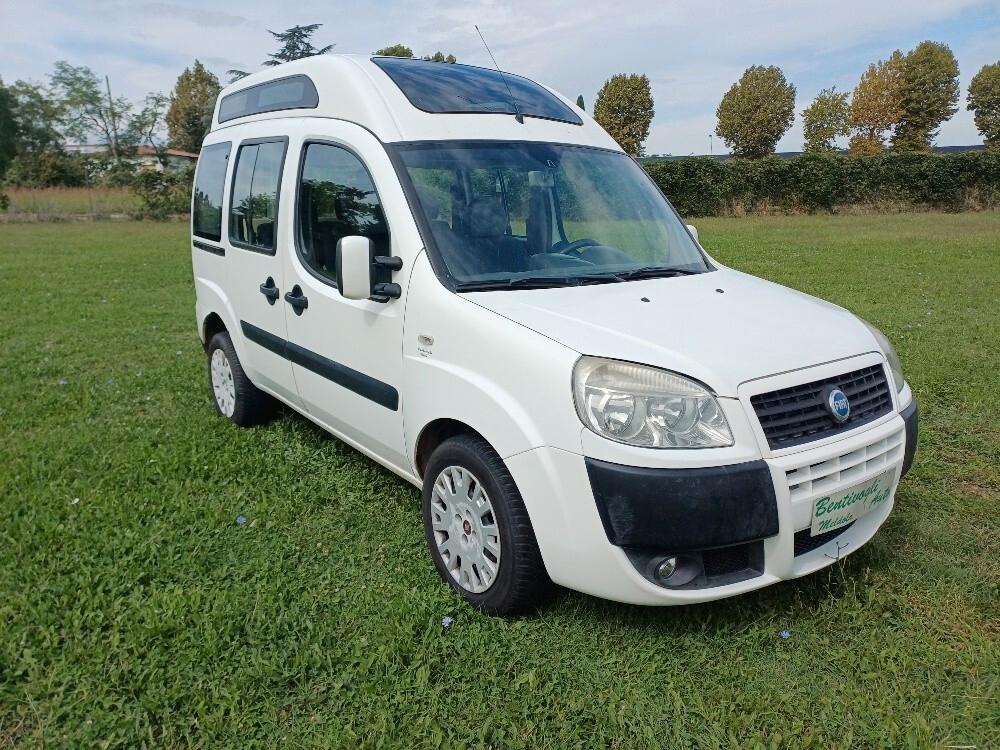 Fiat Doblò 1.9 MJT 120 CV con pedana per disabili