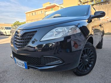 Lancia Ypsilon 0.9 TwinAir 85 CV metano full nuova 2015