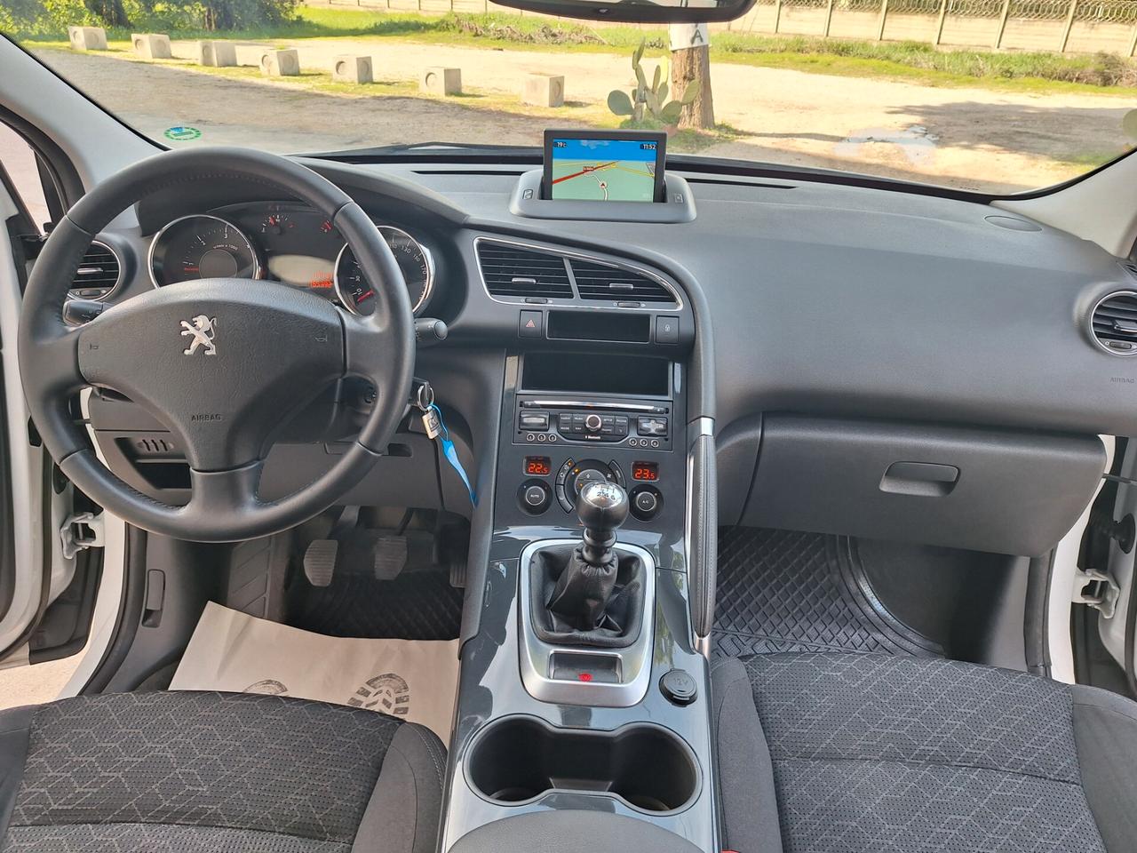 Peugeot 3008 1.6 HDi 115CV NAVI 2015