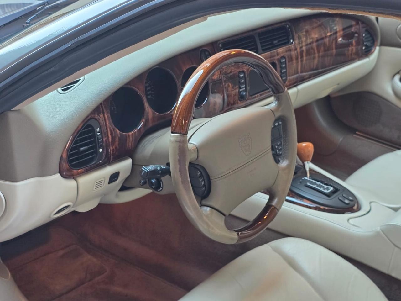 Jaguar XK XK8 4.2 V8 Coupé