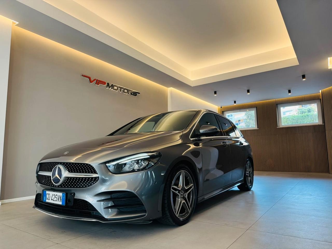 MERCEDES-BENZ CLASSE B 180D PREMIUM AMG LINE AUTOMATICA FULL