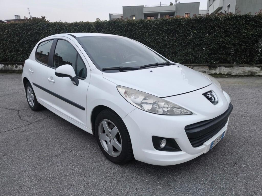 PEUGEOT 207 1,4 BENZINA- OK NEOPATENTATI