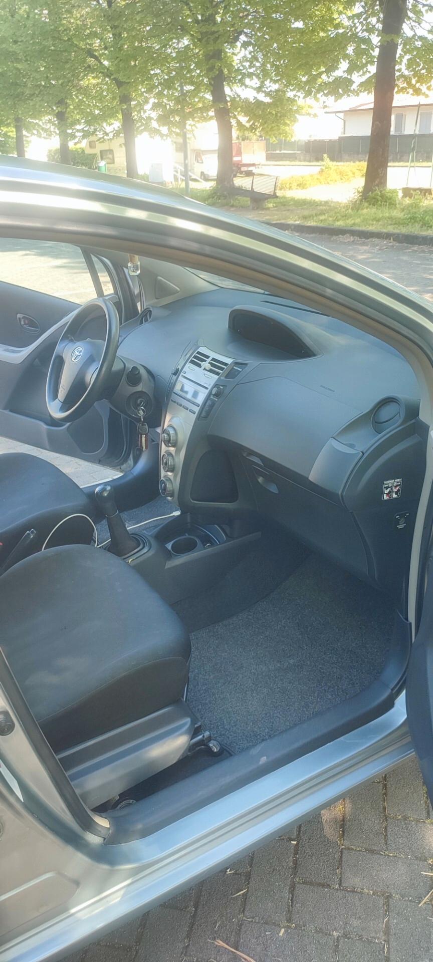 Toyota Yaris 1.0 5 porte