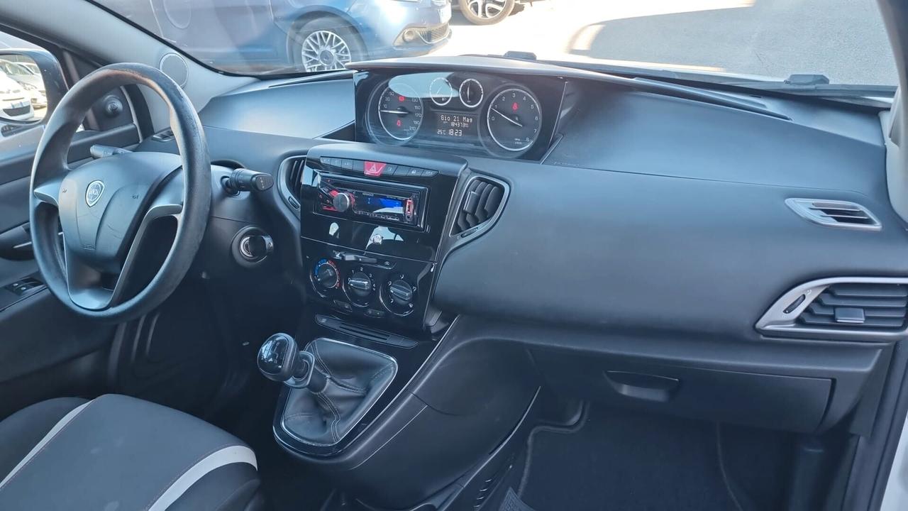 Lancia Ypsilon 1.2 69 CV 5 porte Gold