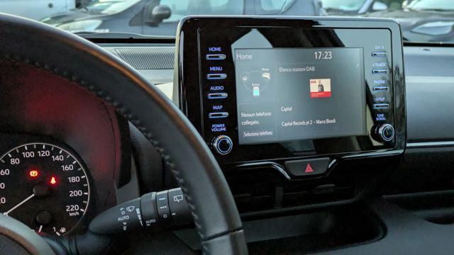 TOYOTA Yaris HYBRID BUSINESS 1.5cc 92