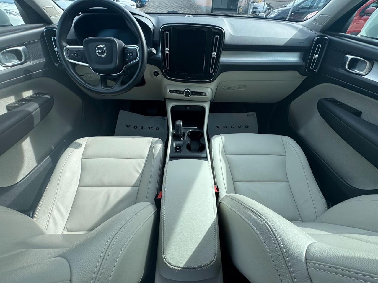 Volvo XC40 T2 Geartronic Momentum Pro