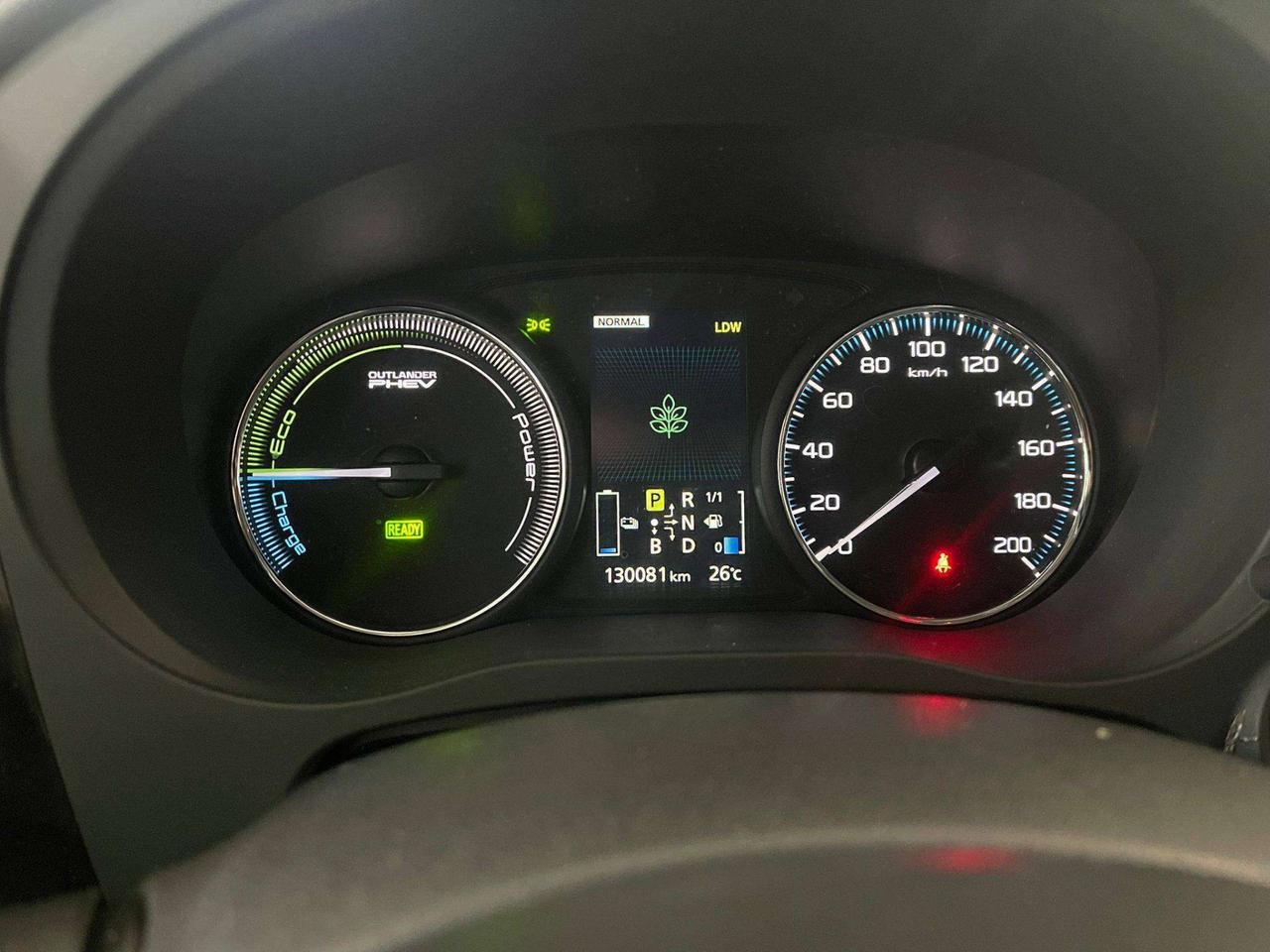 Mitsubishi Outlander plug in 2.0 204CV 4wd