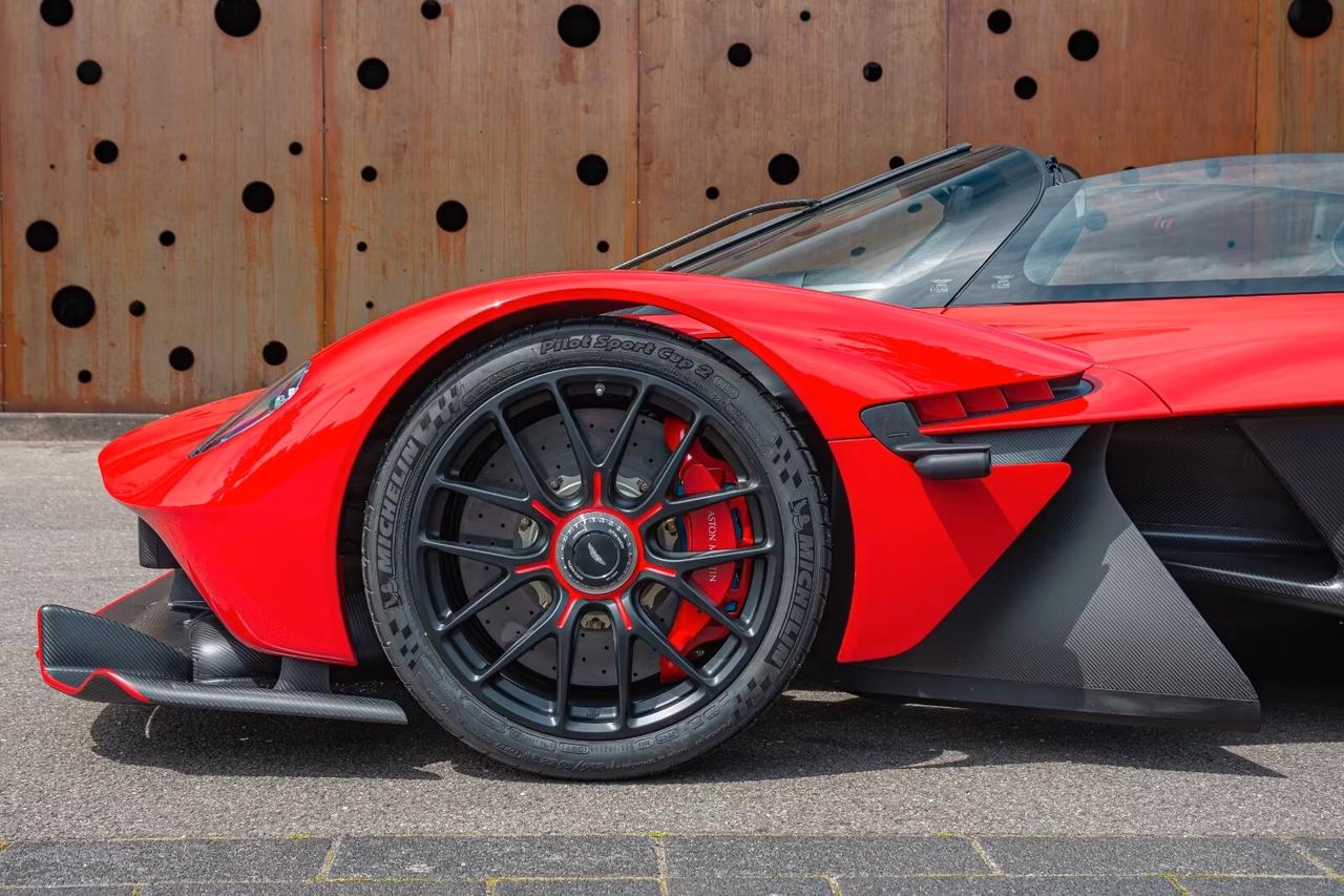 Aston Martin Valkyrie SPIDER *Q-COMMISSION*PIANO DA COLLEZIONE*
