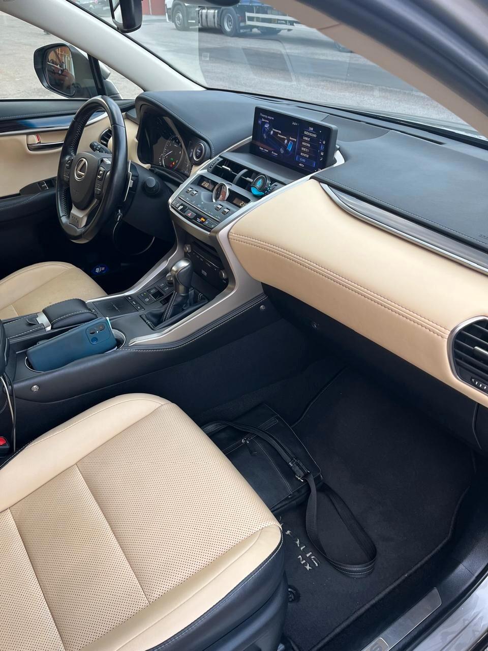 Lexus NX 300h Hybrid 4WD Luxury