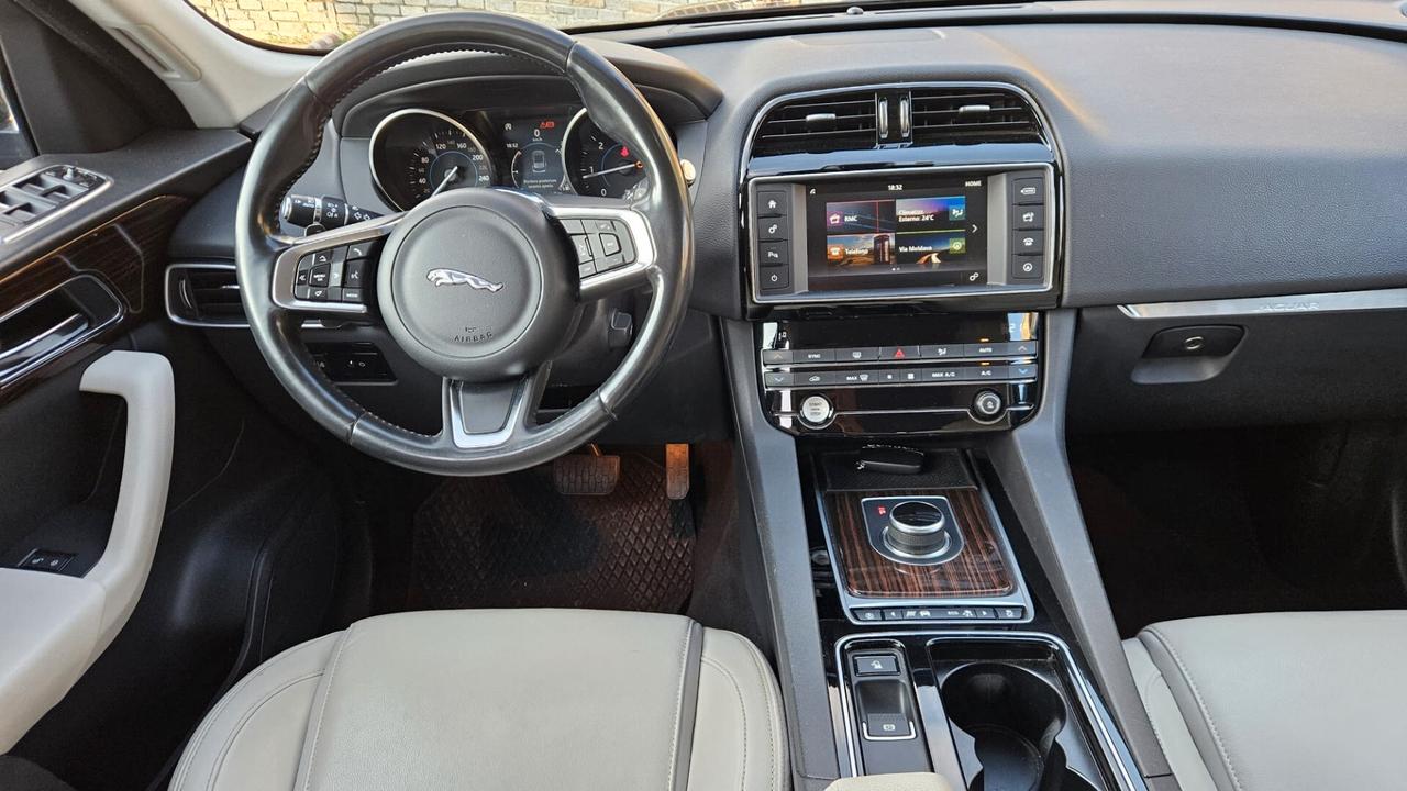 Jaguar F-Pace 2.0 D 180 CV AWD Portfolio
