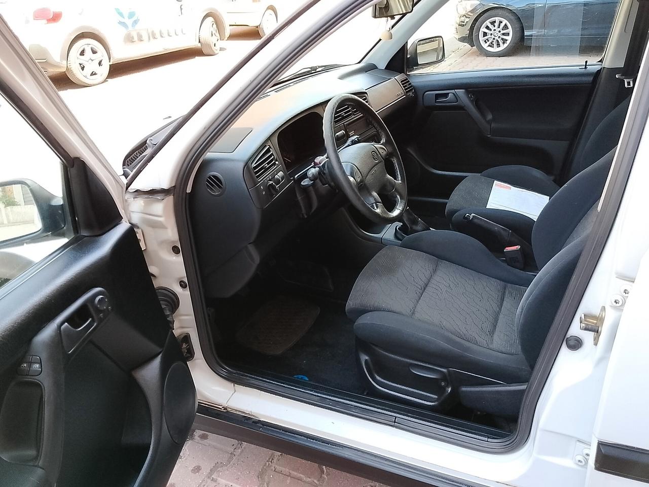 Volkswagen Golf 2.8 VR6 cat 5 p. DOHC CLIMA ABS