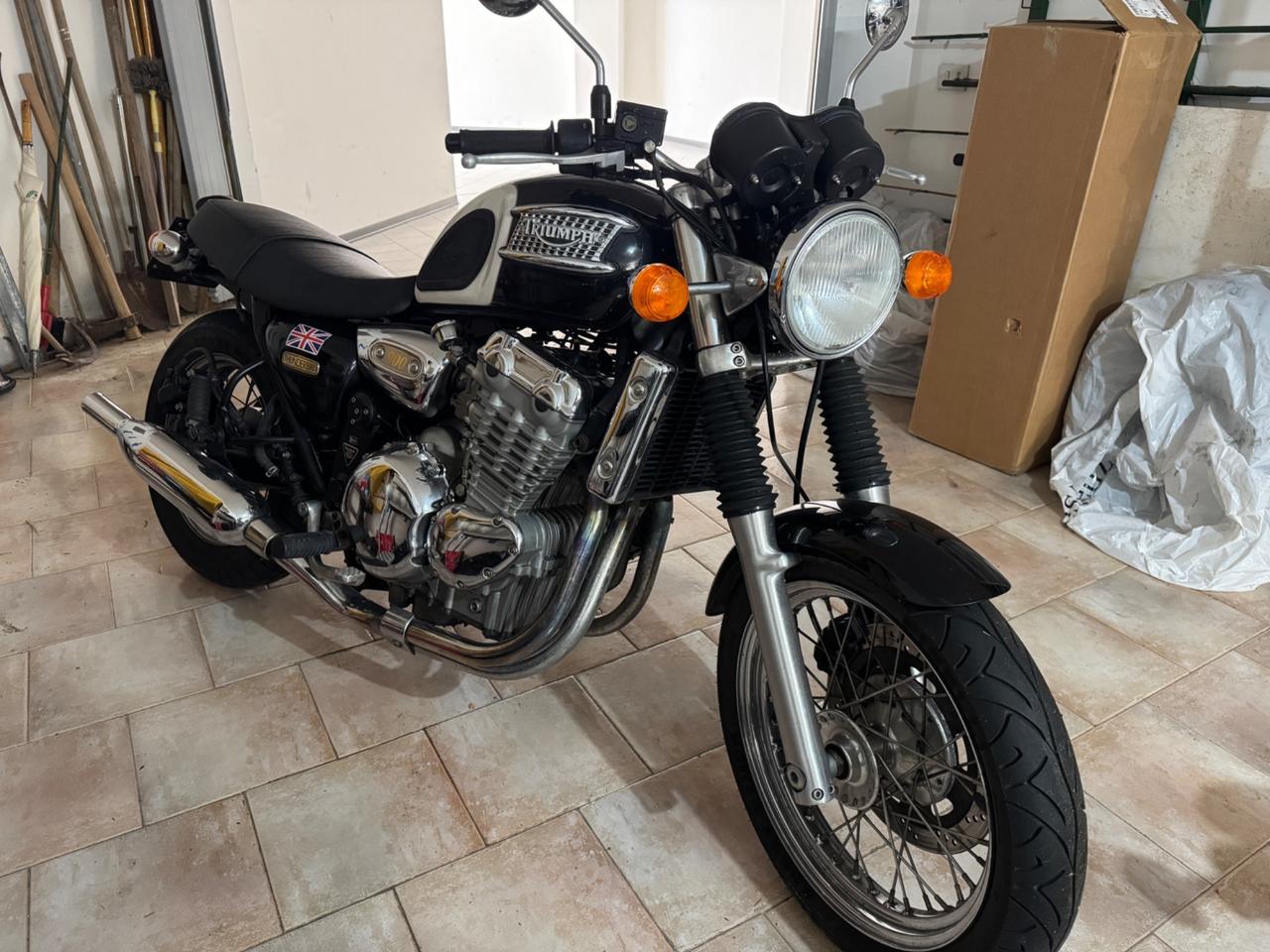 Triumph Thunderbird 900