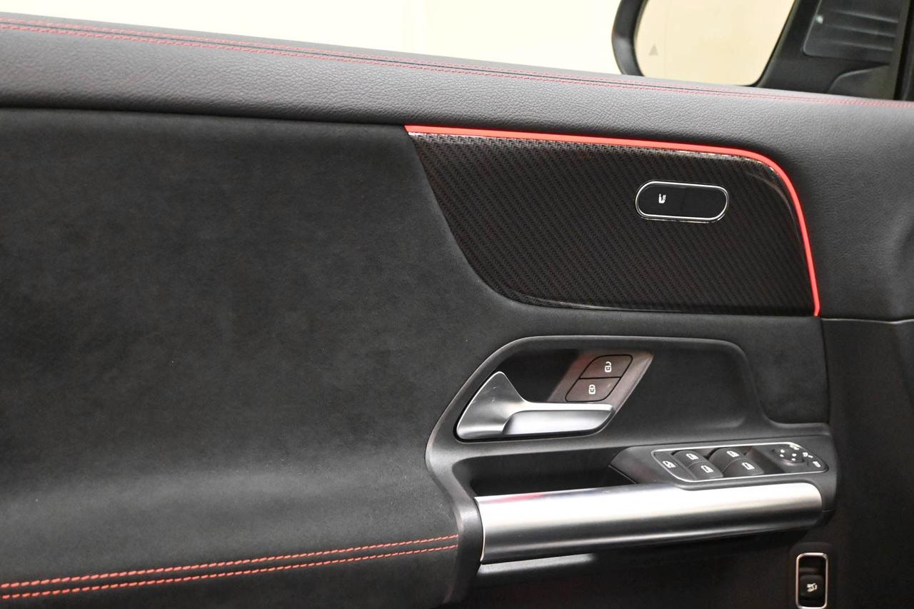 MERCEDES GLA (H247) GLA 200 d Automati...